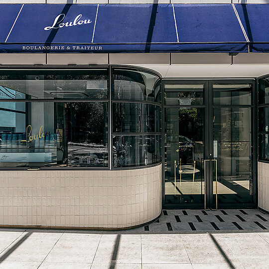 Interior photograph of LOULOU BISTRO, BOULANGERIE & TRAITEUR by William Labourier