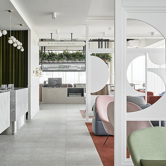 Interior photograph of Holiday Inn Werribee by Peter Clarke Photography