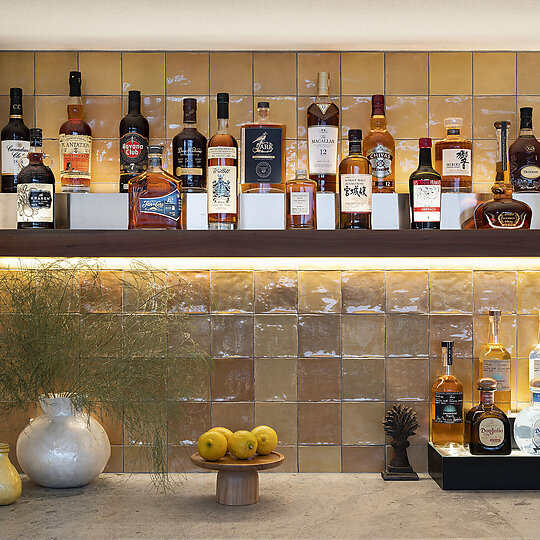 Interior photograph of Arturo's by Tom Ferguson