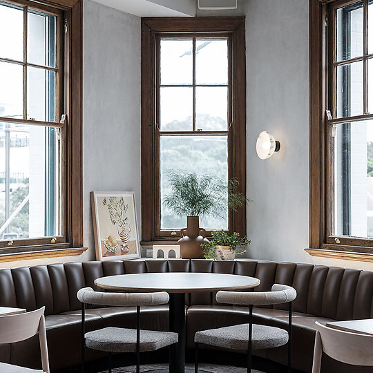 Interior photograph of Arturo's by Tom Ferguson