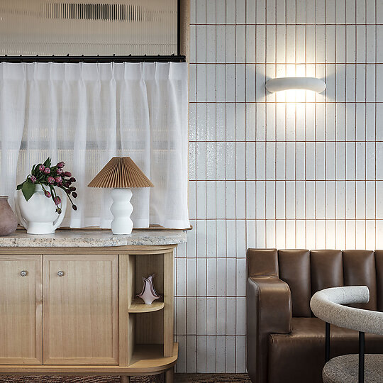Interior photograph of Arturo's by Tom Ferguson