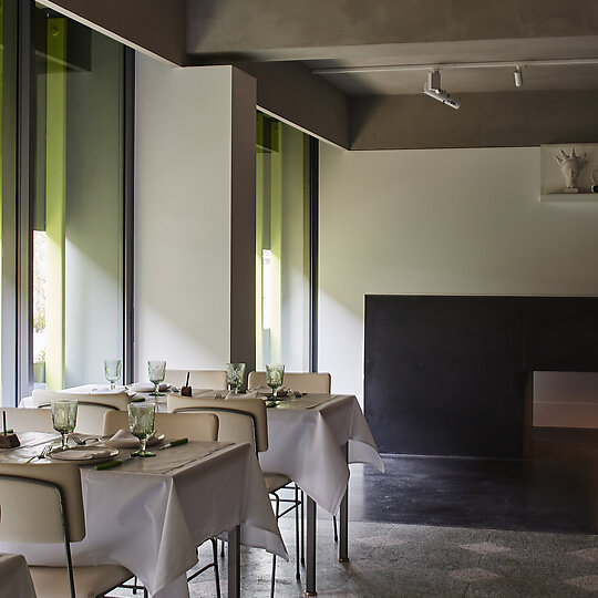 Interior photograph of Di Stasio Carlton by Peter Bennetts