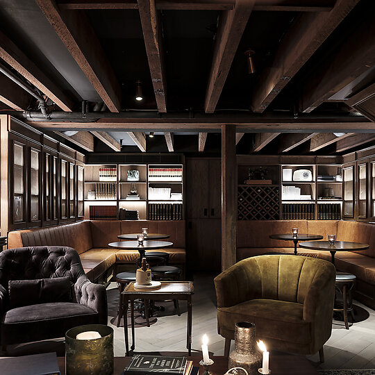 Interior photograph of Frank Mac's by Tom Ferguson