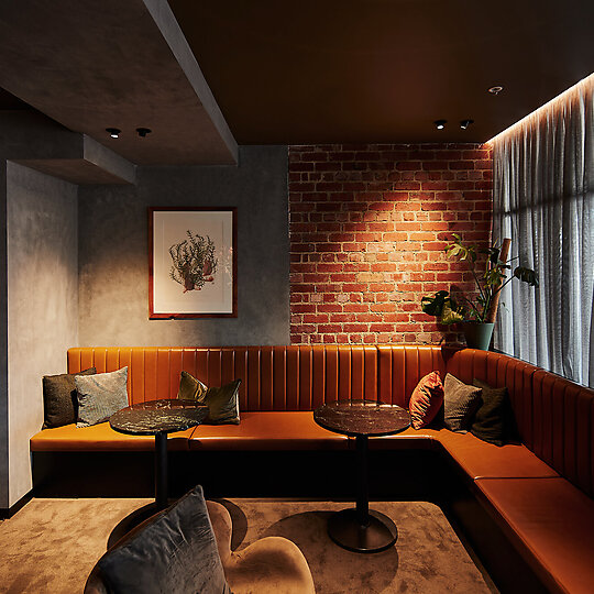 Interior photograph of Restaurant Navi 2 by ED SLOAN