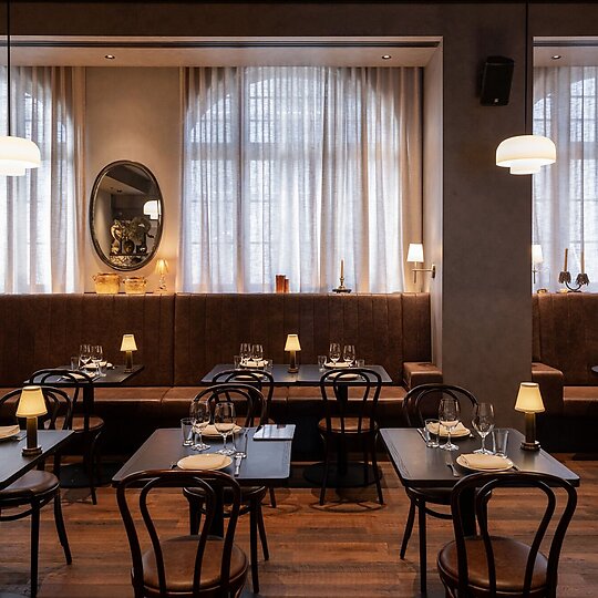 Interior photograph of Bistro Saine, Hotel Indigo Auckland by BistroSaine_Simon Devitt