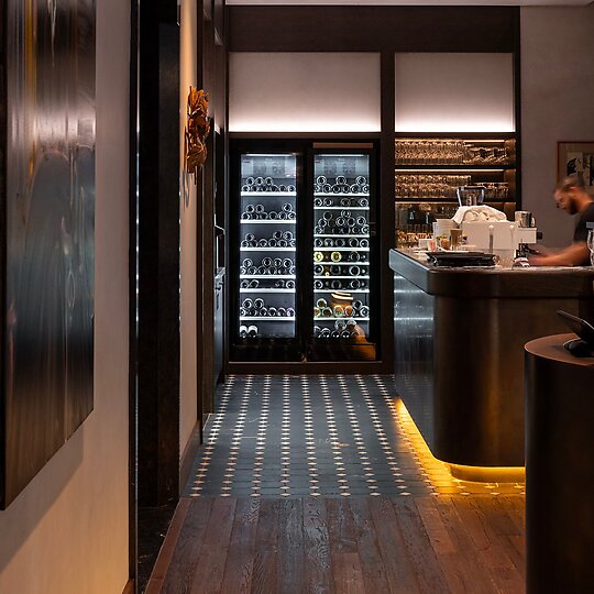 Interior photograph of Bistro Saine, Hotel Indigo Auckland by BistroSaine_Simon Devitt